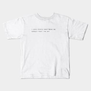 i love people who make me forget that i'm shy Kids T-Shirt